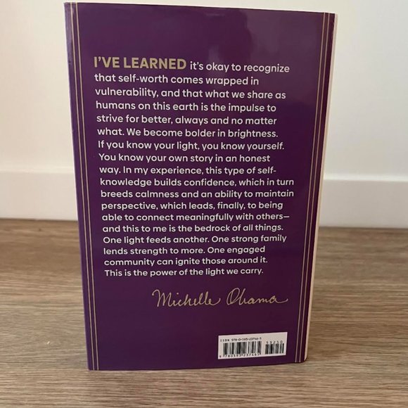 The Light We Carry book, Michelle Obama - Picture 2 of 3